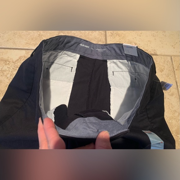 Old Navy Ultimate Straight Built-In Flex Chino Pant - Picture 7 of 7